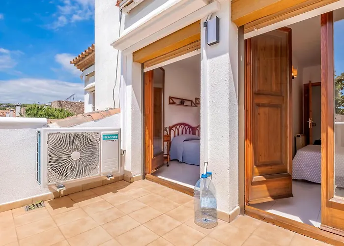 Beach Front Home In Platja D'Aro With Wifi